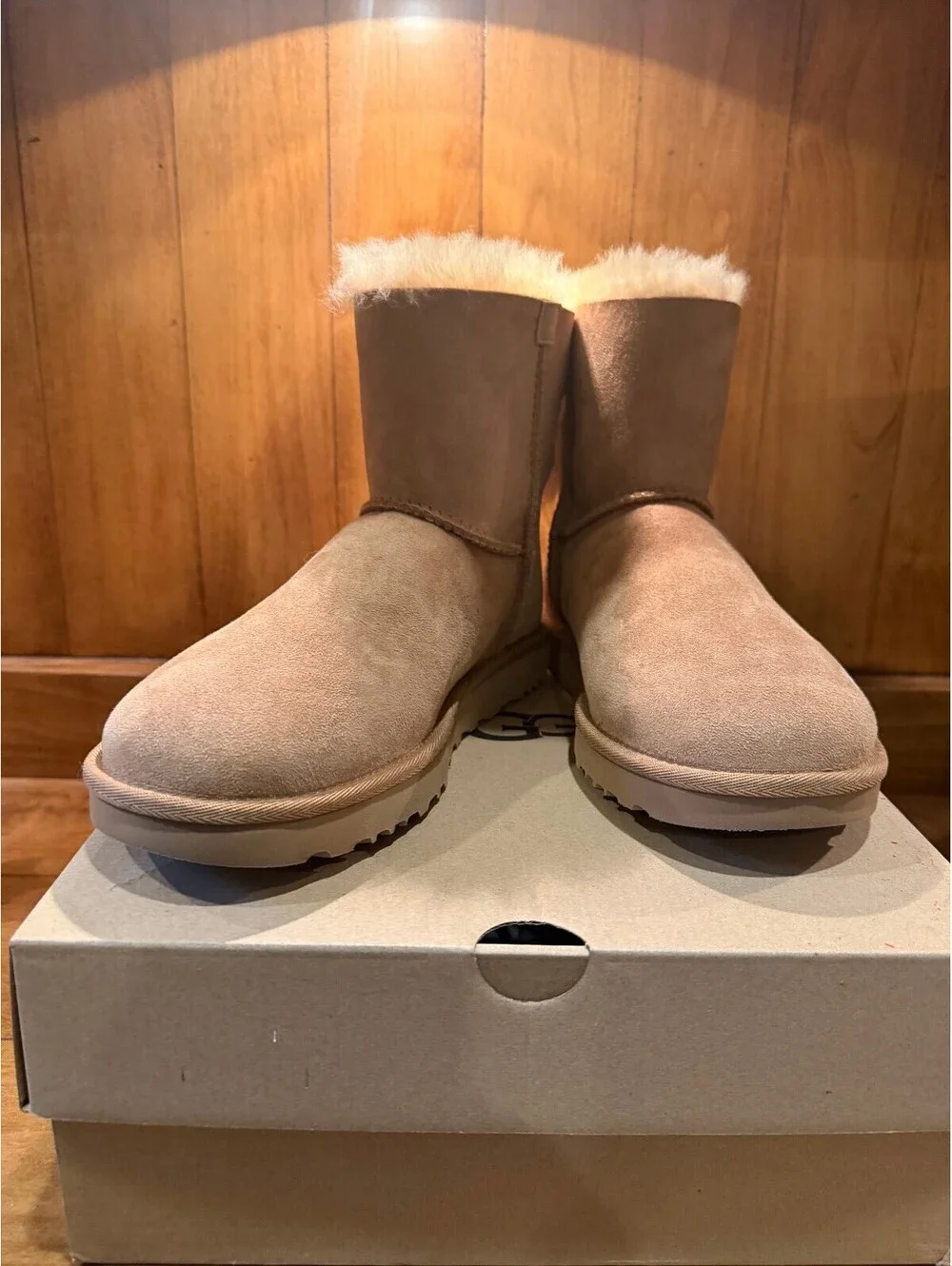 New UGG Australia Mini Bailey Bow II Sheepskin Boots Chestnut Women's Size 8